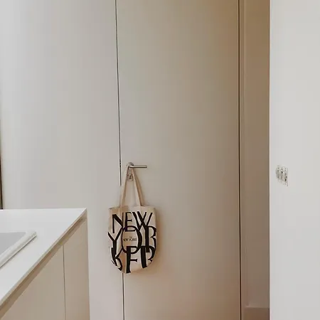 Contemporary Oasis In The Heart Of Apartamento Lisboa