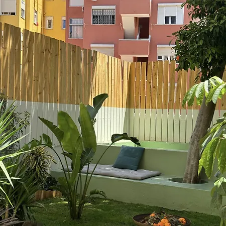 Contemporary Oasis In The Heart Of リスボン