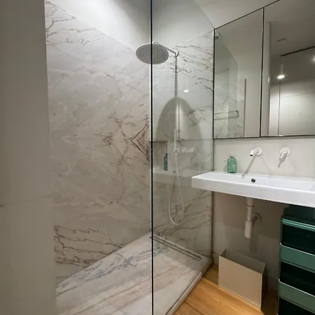 Apartment Contemporary Oasis In The Heart Of