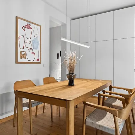 Apartment Contemporary Oasis In The Heart Of