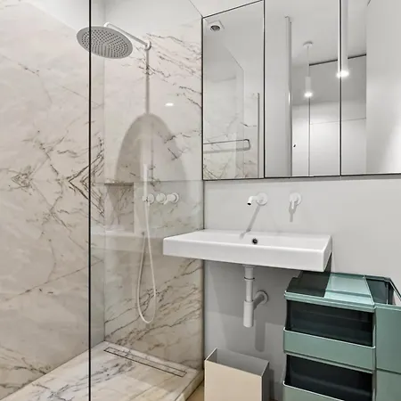 Apartment Contemporary Oasis In The Heart Of *