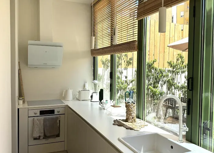 Contemporary Oasis In The Heart Of Lägenhet